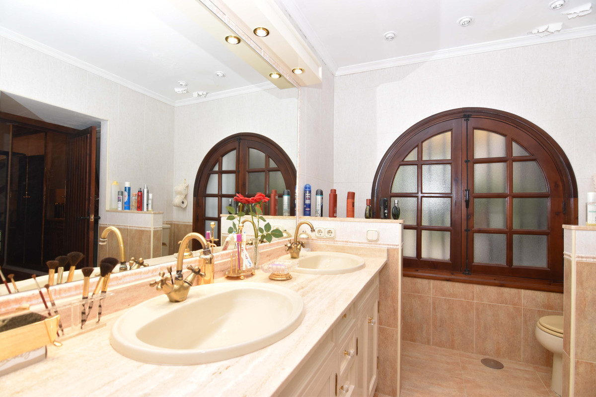 Se vende Finca - Cortijo de 8 dormitorios en Costa Del Sol, Málaga, España