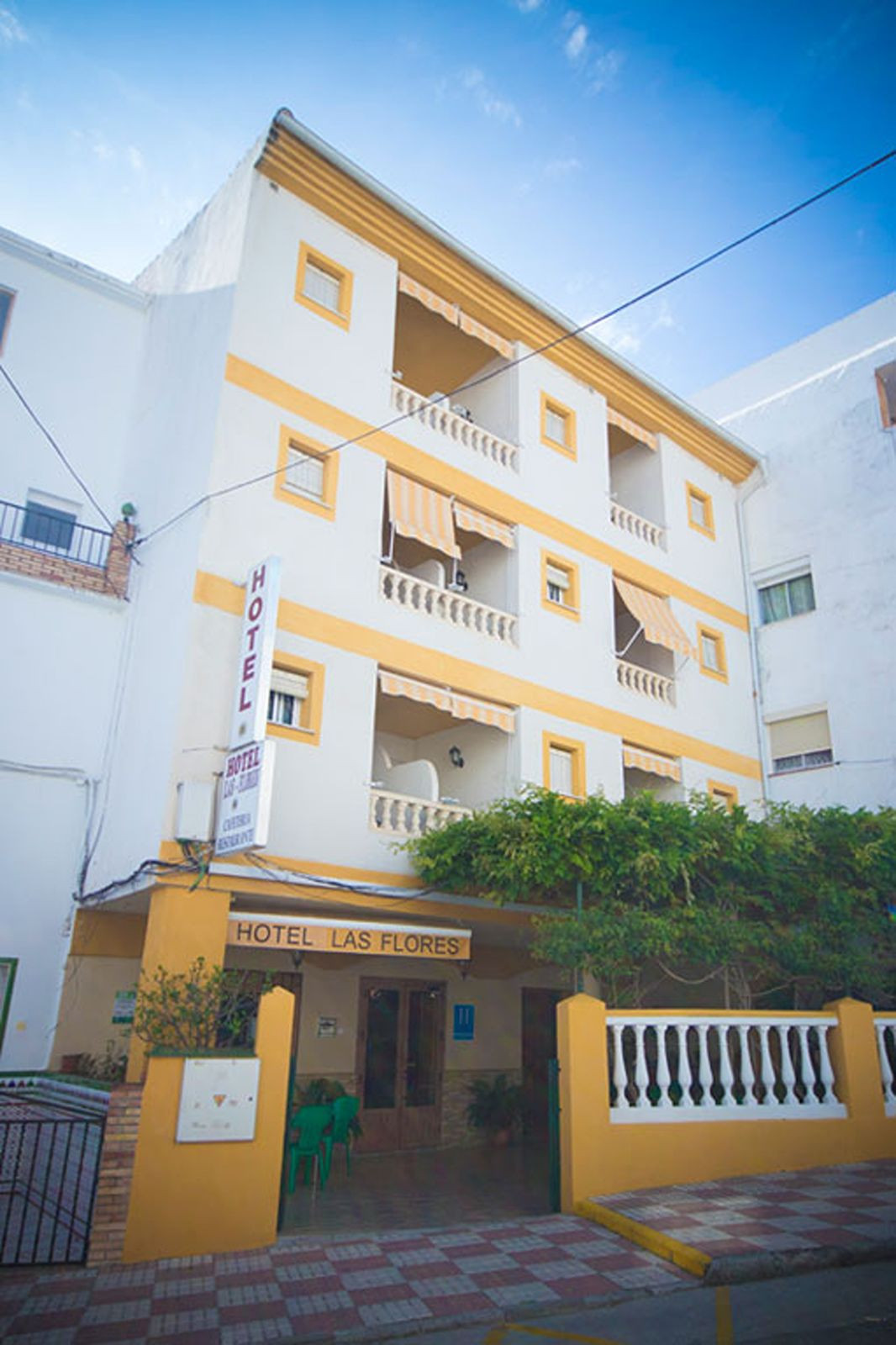 33 Bed Commercial unit for sale in Tolox Costa Del Sol, Málaga, Spain