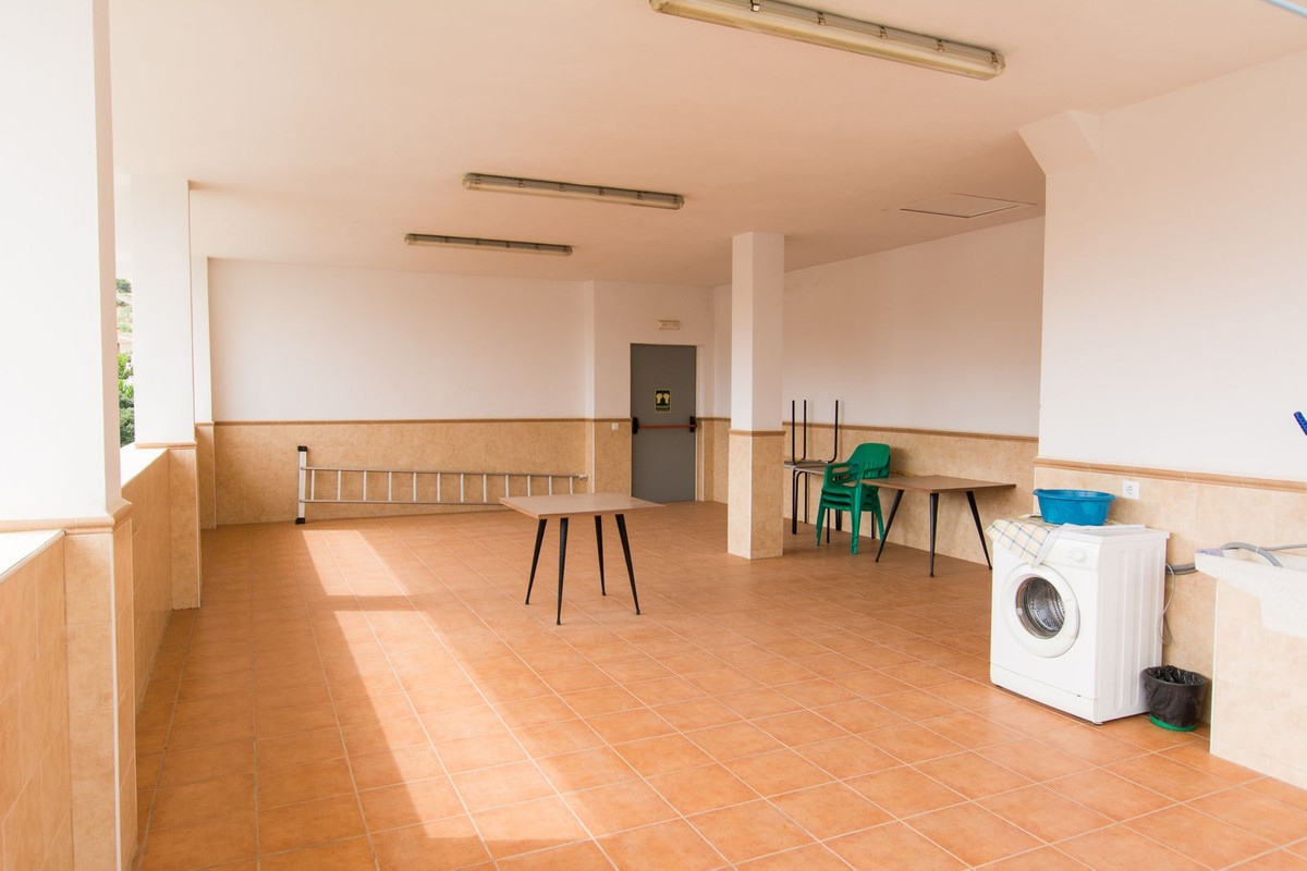 33 Bed Commercial unit for sale in Tolox Costa Del Sol, Málaga, Spain