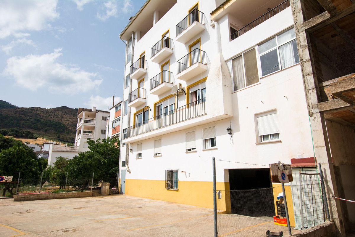 33 Bed Commercial unit for sale in Tolox Costa Del Sol, Málaga, Spain