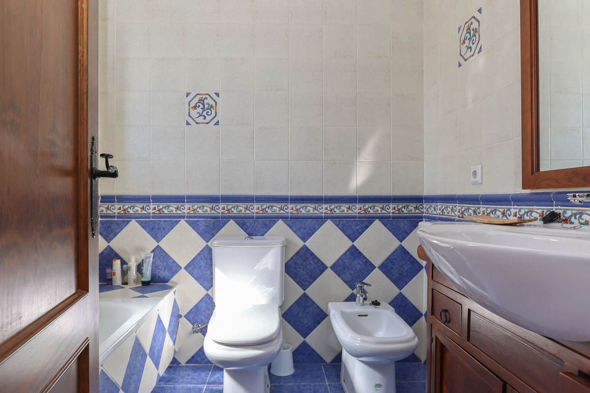 Se vende Villa - Chalet de 3 dormitorios en Costa Del Sol, Málaga, España