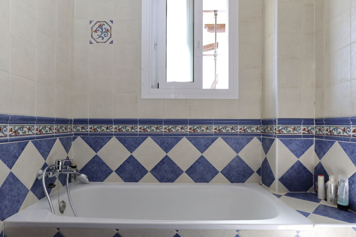 Se vende Villa - Chalet de 3 dormitorios en Costa Del Sol, Málaga, España