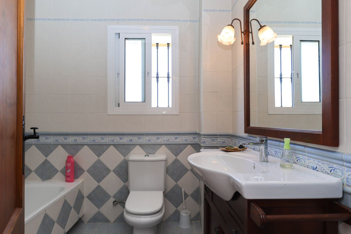 Se vende Villa - Chalet de 3 dormitorios en Costa Del Sol, Málaga, España