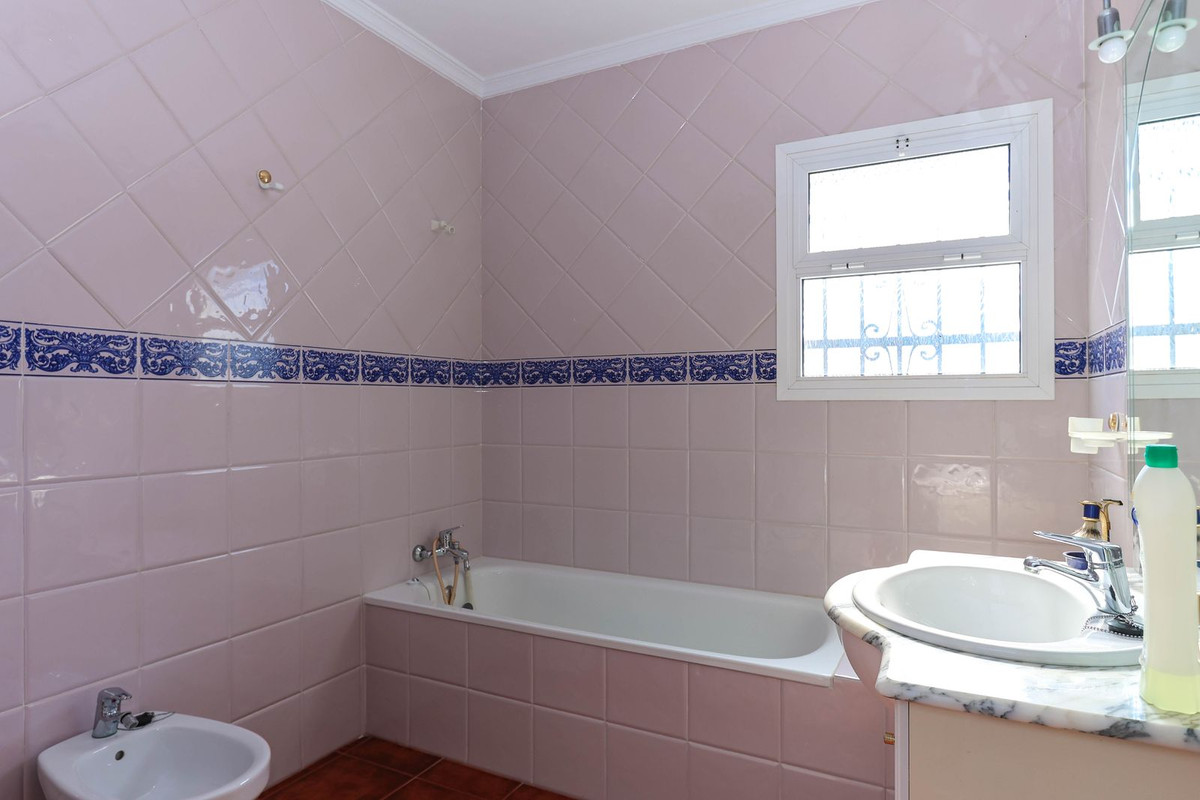 Se vende Villa - Chalet de 3 dormitorios en Costa Del Sol, Málaga, España