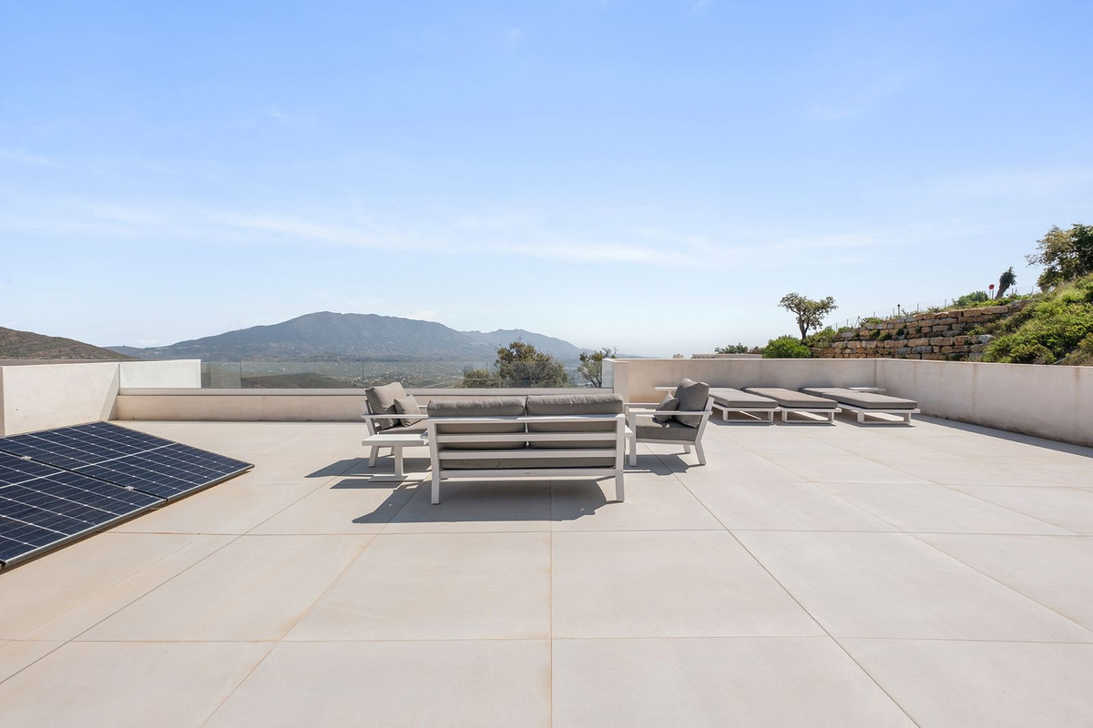 4 Bed Townhouse for sale in La Mairena Costa Del Sol, Málaga, Spain