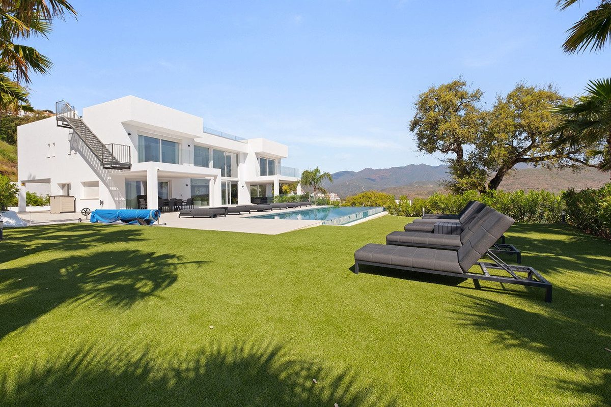 4 Bed Townhouse for sale in La Mairena Costa Del Sol, Málaga, Spain