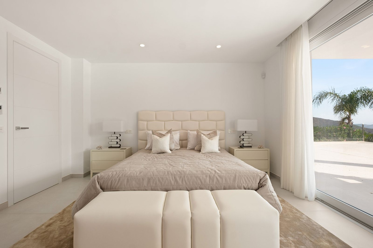 4 Bed Townhouse for sale in La Mairena Costa Del Sol, Málaga, Spain