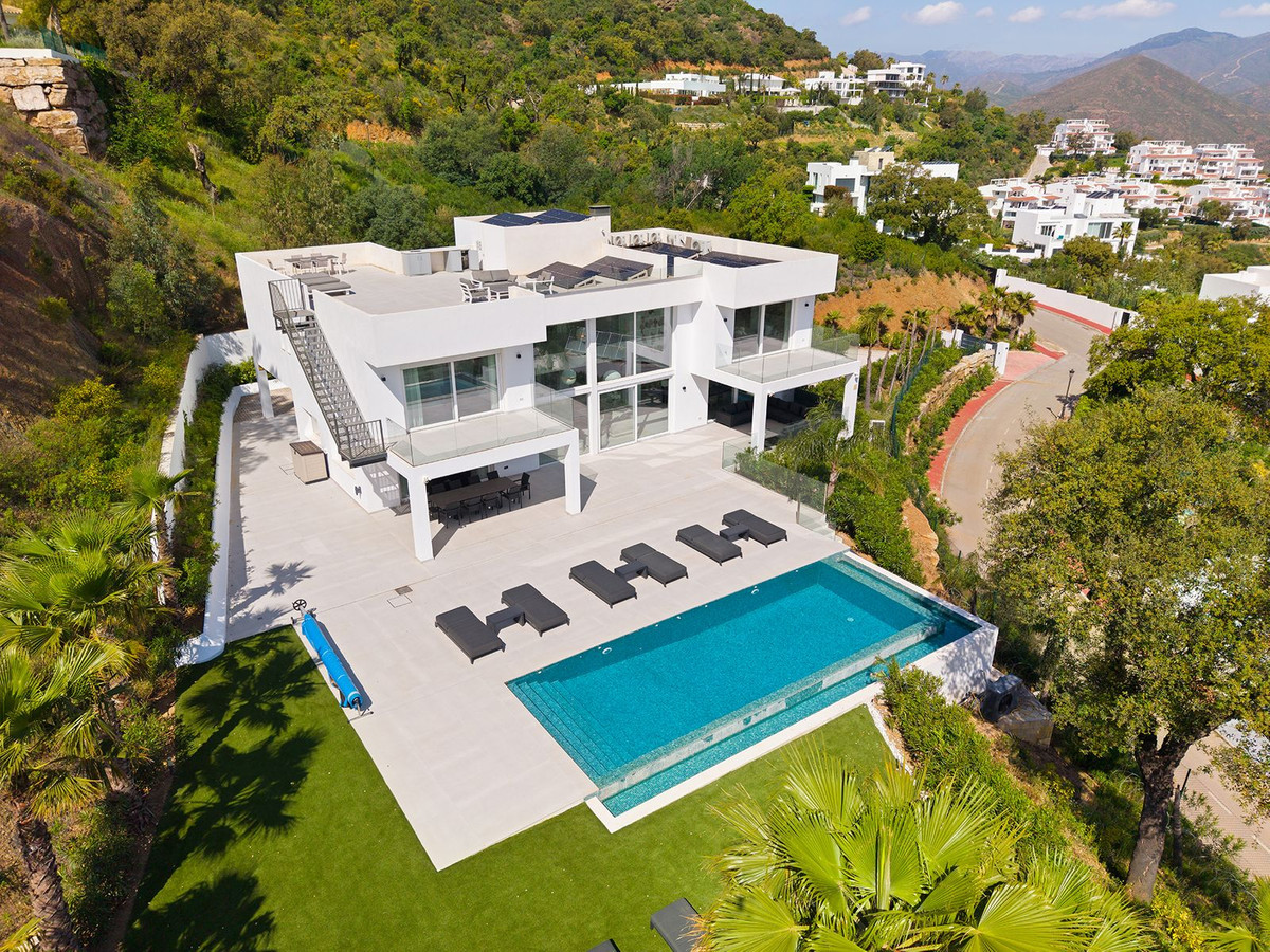 4 Bed Townhouse for sale in La Mairena Costa Del Sol, Málaga, Spain