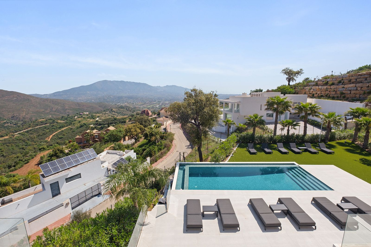 4 Bed Townhouse for sale in La Mairena Costa Del Sol, Málaga, Spain