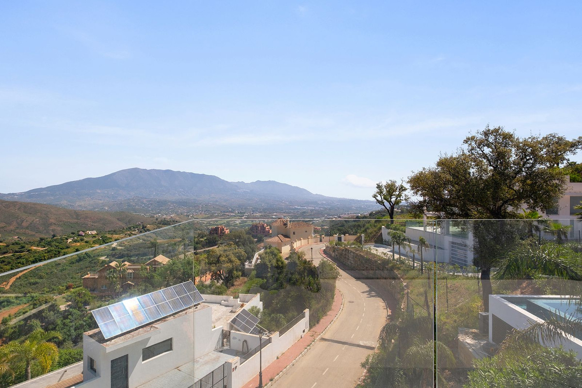4 Bed Townhouse for sale in La Mairena Costa Del Sol, Málaga, Spain