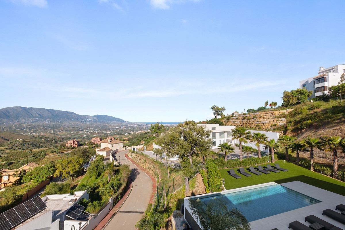 4 Bed Townhouse for sale in La Mairena Costa Del Sol, Málaga, Spain