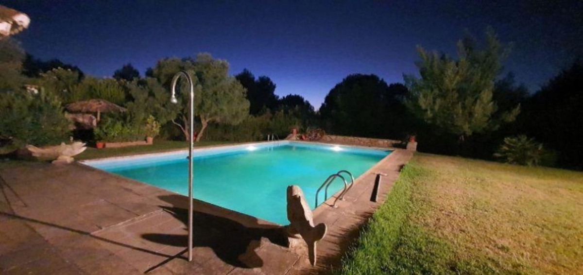 6 Bed Townhouse for sale in Ronda Costa Del Sol, Málaga, Spain