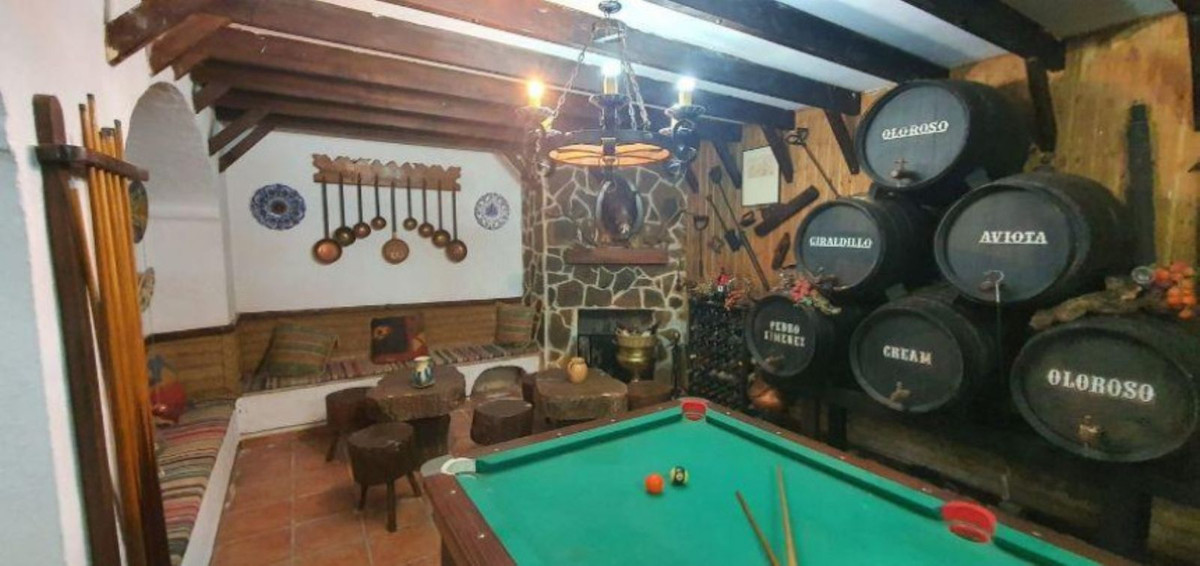 6 Bed Townhouse for sale in Ronda Costa Del Sol, Málaga, Spain