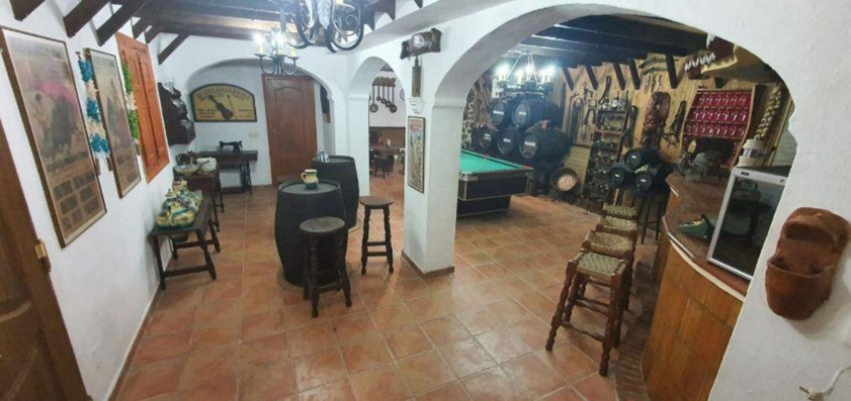 6 Bed Townhouse for sale in Ronda Costa Del Sol, Málaga, Spain