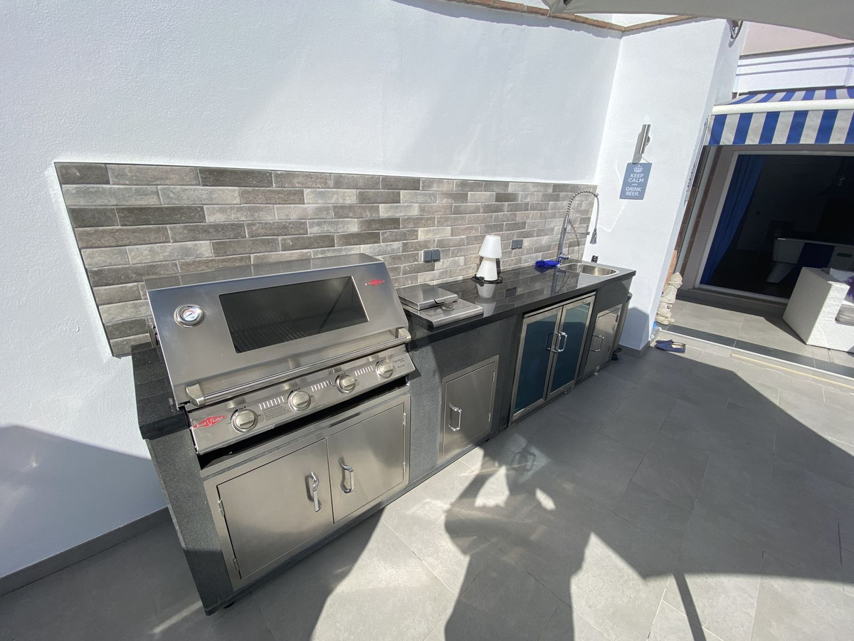 Se vende Villa - Chalet de 5 dormitorios en Costa Del Sol, Málaga, España