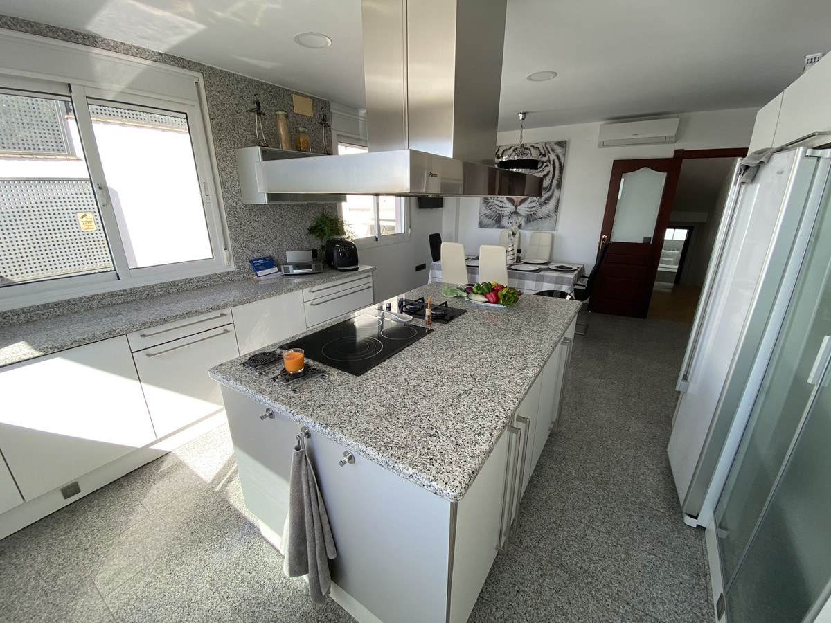 Se vende Villa - Chalet de 5 dormitorios en Costa Del Sol, Málaga, España
