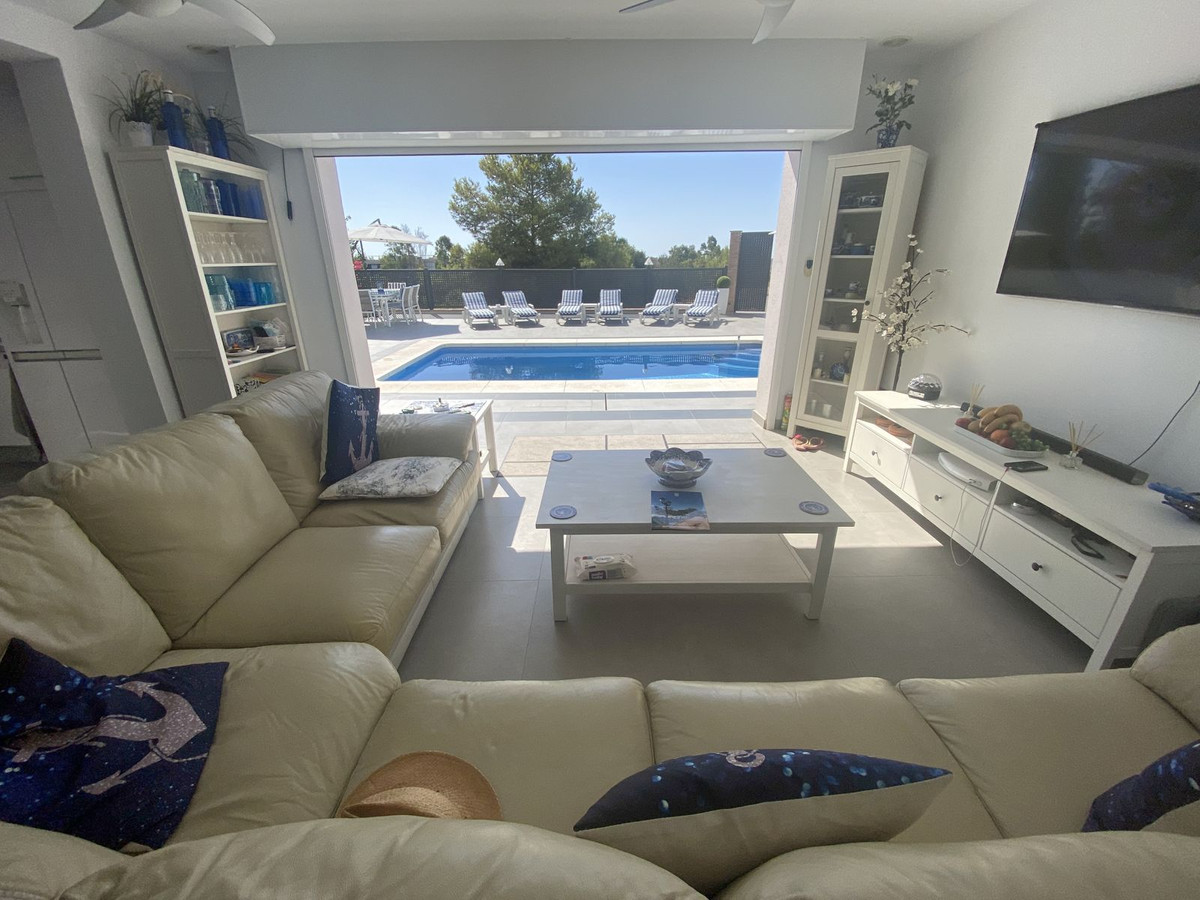 Se vende Villa - Chalet de 5 dormitorios en Costa Del Sol, Málaga, España