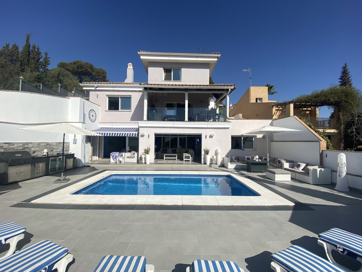 Se vende Villa - Chalet de 5 dormitorios en Costa Del Sol, Málaga, España