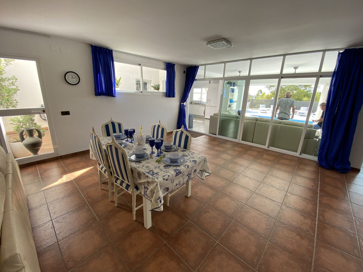 Se vende Villa - Chalet de 5 dormitorios en Costa Del Sol, Málaga, España