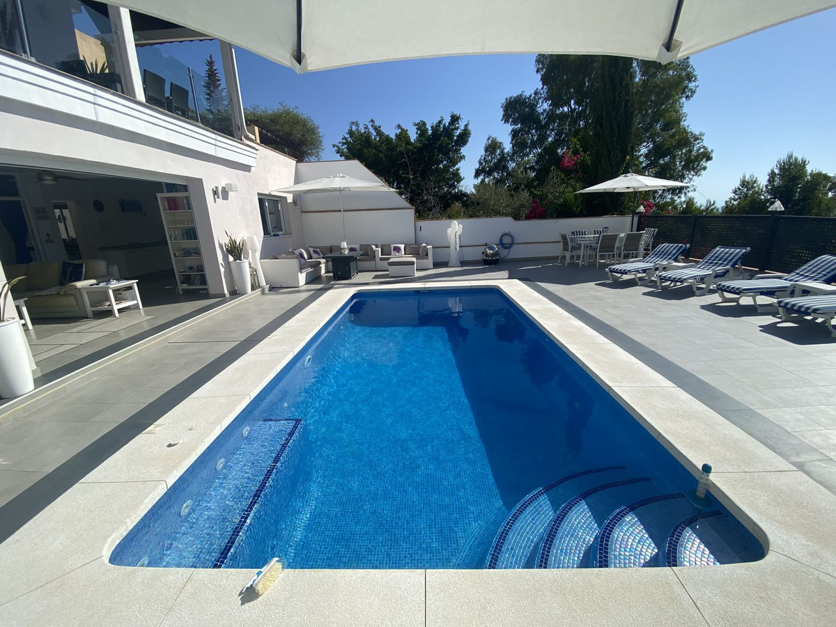 Se vende Villa - Chalet de 5 dormitorios en Costa Del Sol, Málaga, España