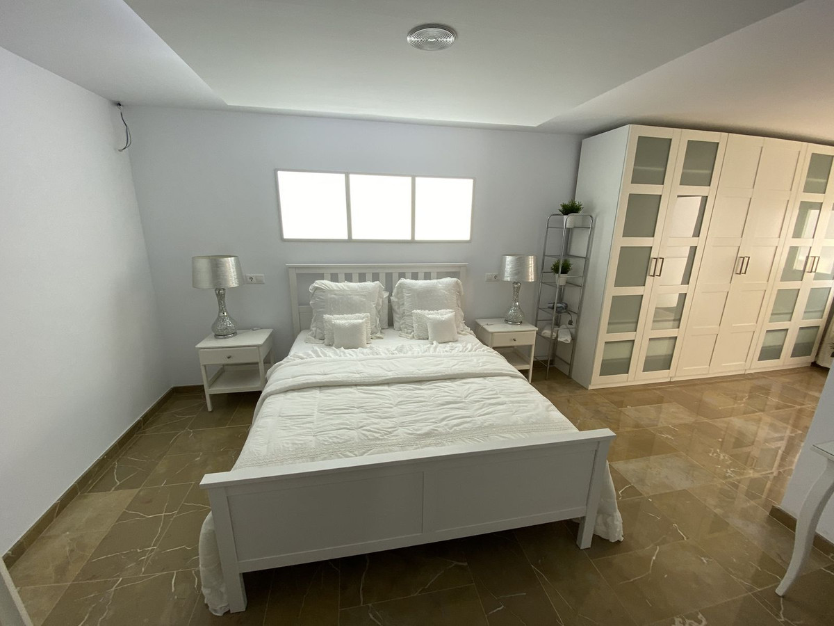 Se vende Villa - Chalet de 5 dormitorios en Costa Del Sol, Málaga, España