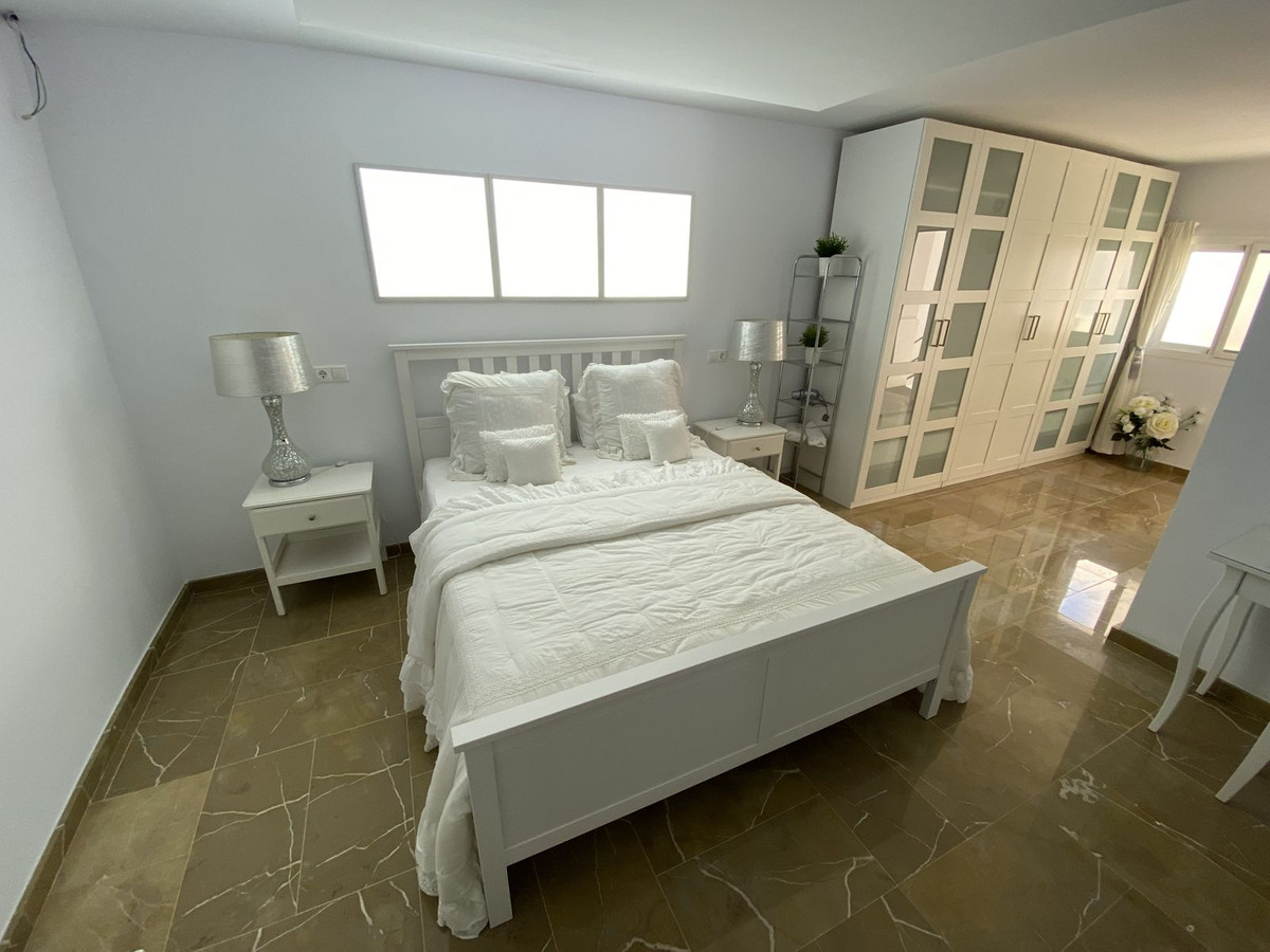 Se vende Villa - Chalet de 5 dormitorios en Costa Del Sol, Málaga, España