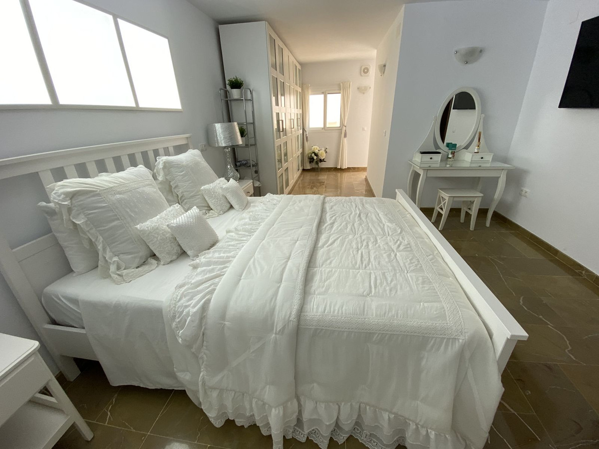 Se vende Villa - Chalet de 5 dormitorios en Costa Del Sol, Málaga, España