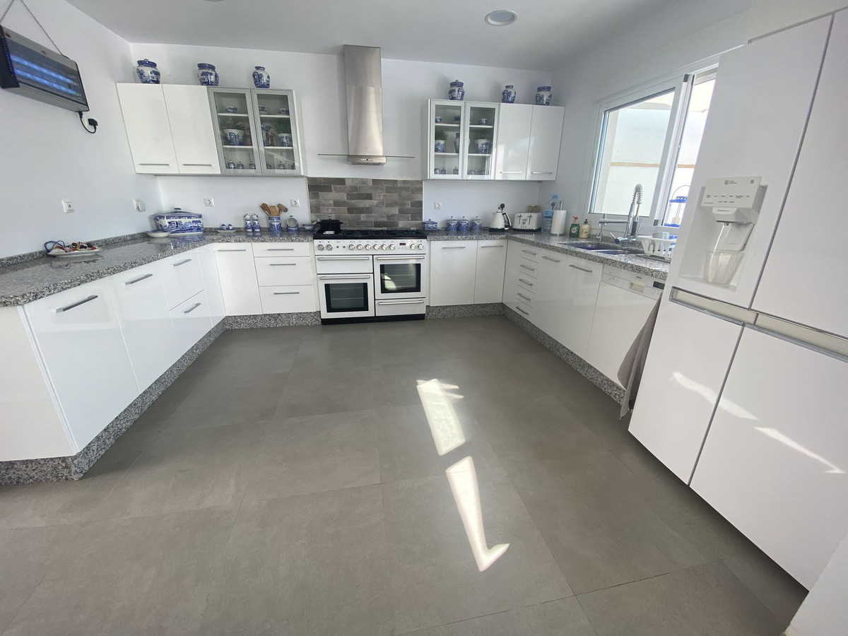 Se vende Villa - Chalet de 5 dormitorios en Costa Del Sol, Málaga, España