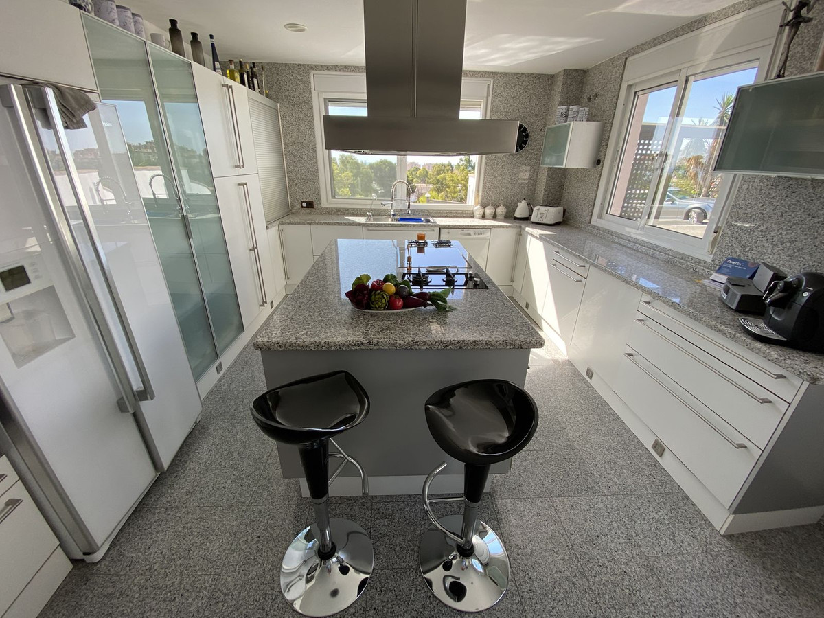 Se vende Villa - Chalet de 5 dormitorios en Costa Del Sol, Málaga, España