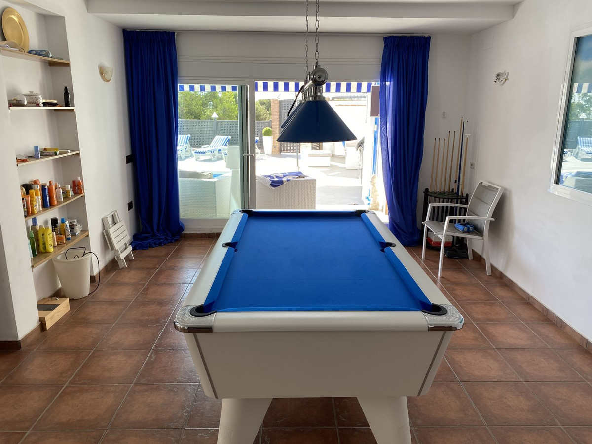 Se vende Villa - Chalet de 5 dormitorios en Costa Del Sol, Málaga, España
