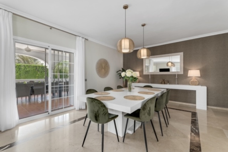 Se vende Villa - Chalet de 5 dormitorios en Costa Del Sol, Málaga, España