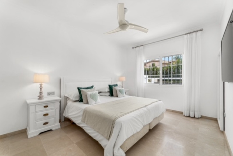 Se vende Villa - Chalet de 5 dormitorios en Costa Del Sol, Málaga, España