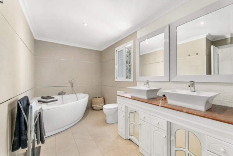 Se vende Villa - Chalet de 5 dormitorios en Costa Del Sol, Málaga, España