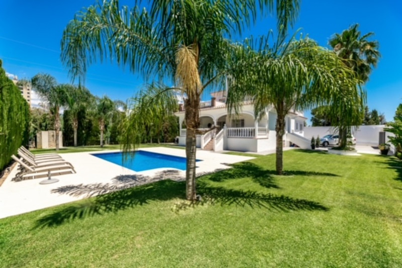 Se vende Villa - Chalet de 5 dormitorios en Costa Del Sol, Málaga, España