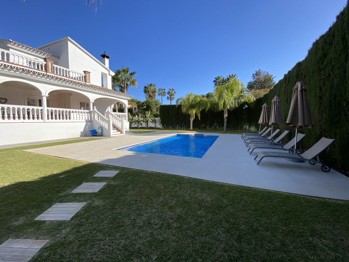 Se vende Villa - Chalet de 5 dormitorios en Costa Del Sol, Málaga, España