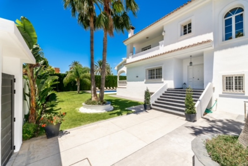 Se vende Villa - Chalet de 5 dormitorios en Costa Del Sol, Málaga, España