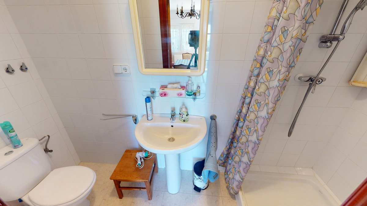 Se vende Villa - Chalet de 3 dormitorios en Costa Del Sol East, Málaga, España
