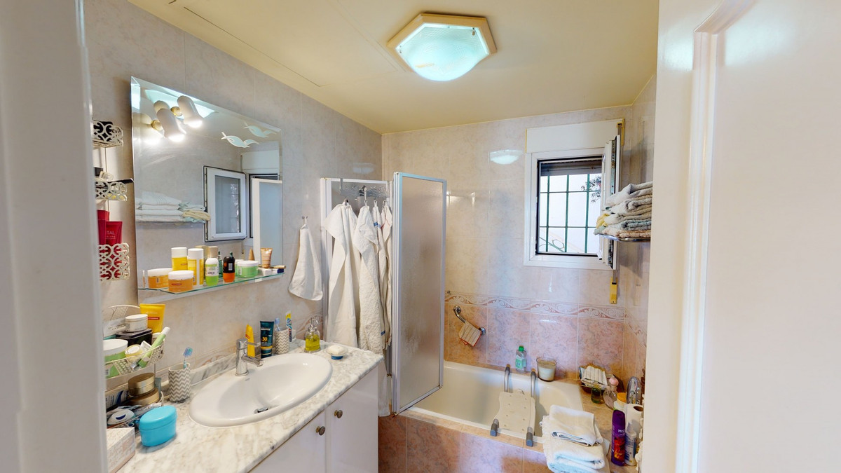 Se vende Villa - Chalet de 3 dormitorios en Costa Del Sol East, Málaga, España