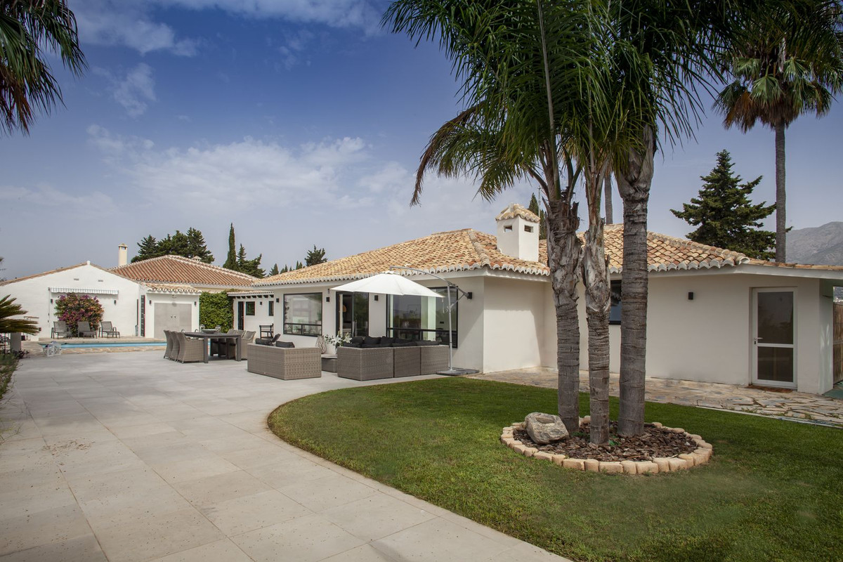 4 Bed Townhouse for sale in Sierrezuela Costa Del Sol, Málaga, Spain