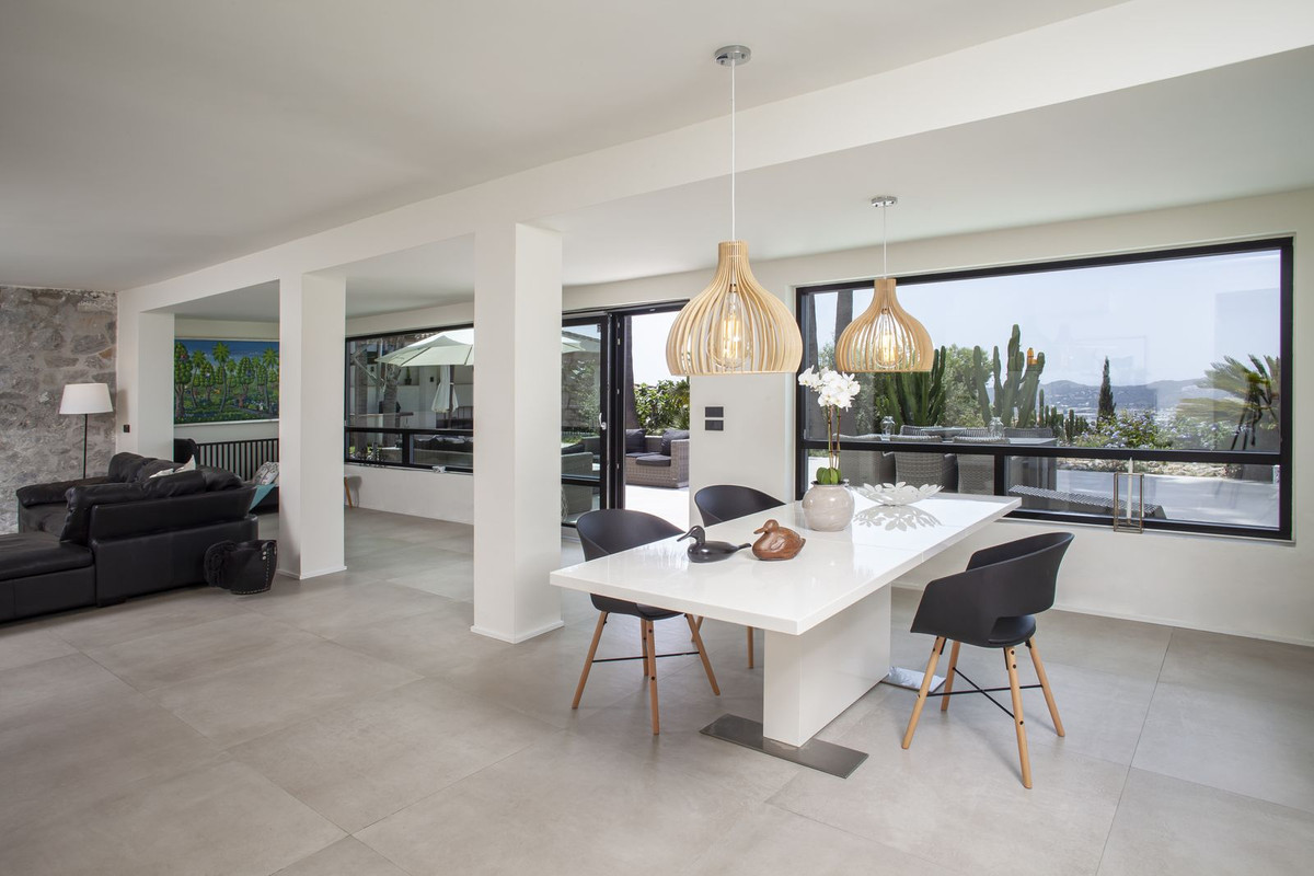 4 Bed Townhouse for sale in Sierrezuela Costa Del Sol, Málaga, Spain