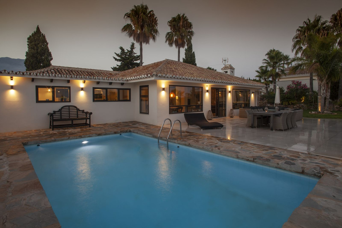 4 Bed Townhouse for sale in Sierrezuela Costa Del Sol, Málaga, Spain
