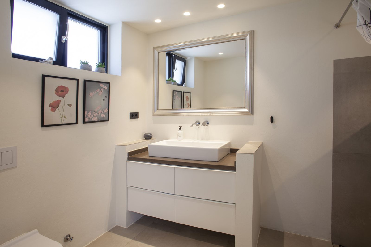 4 Bed Townhouse for sale in Sierrezuela Costa Del Sol, Málaga, Spain