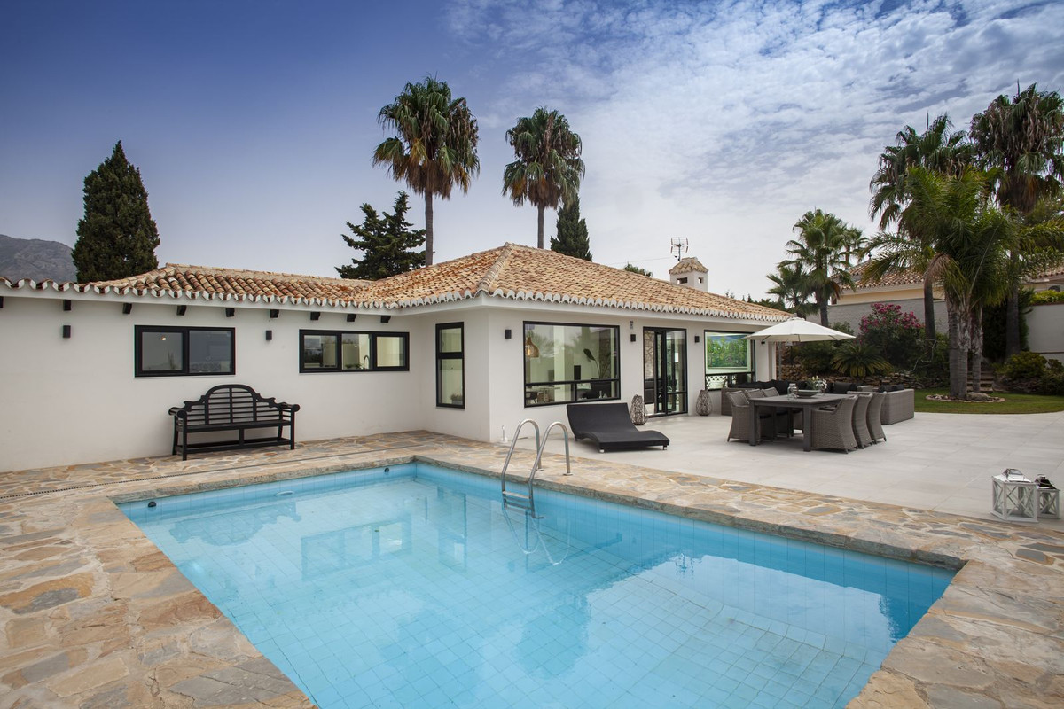 4 Bed Townhouse for sale in Sierrezuela Costa Del Sol, Málaga, Spain