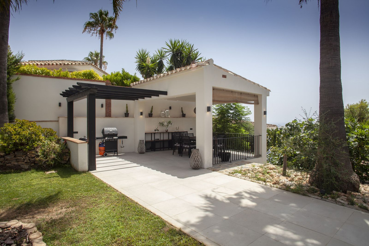 4 Bed Townhouse for sale in Sierrezuela Costa Del Sol, Málaga, Spain