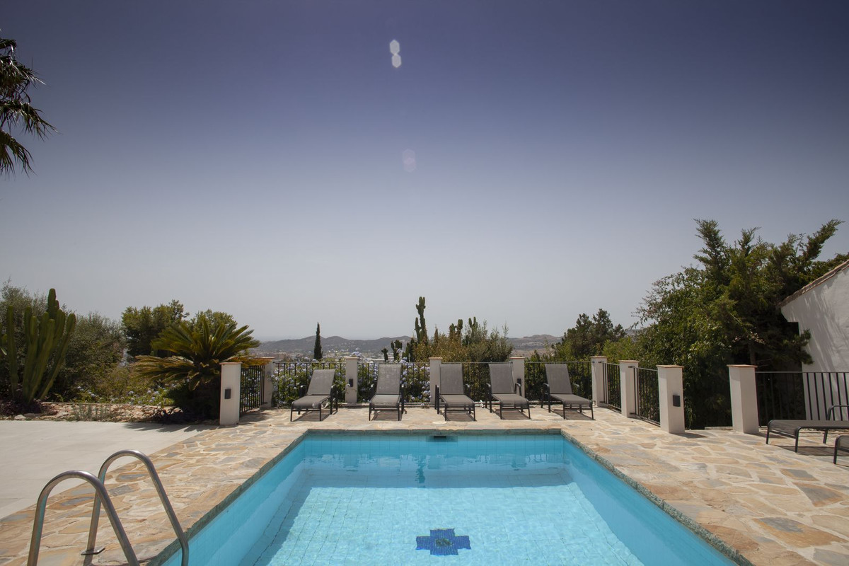 4 Bed Townhouse for sale in Sierrezuela Costa Del Sol, Málaga, Spain