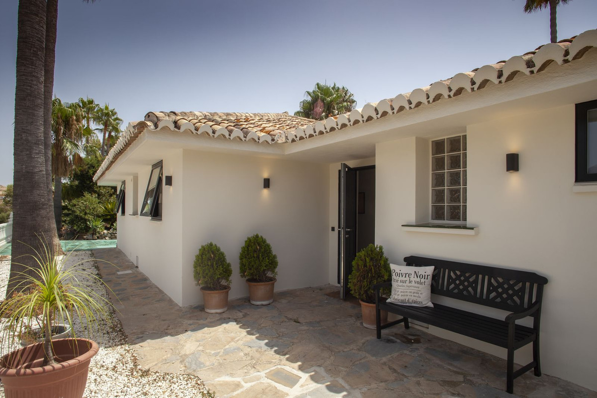 4 Bed Townhouse for sale in Sierrezuela Costa Del Sol, Málaga, Spain