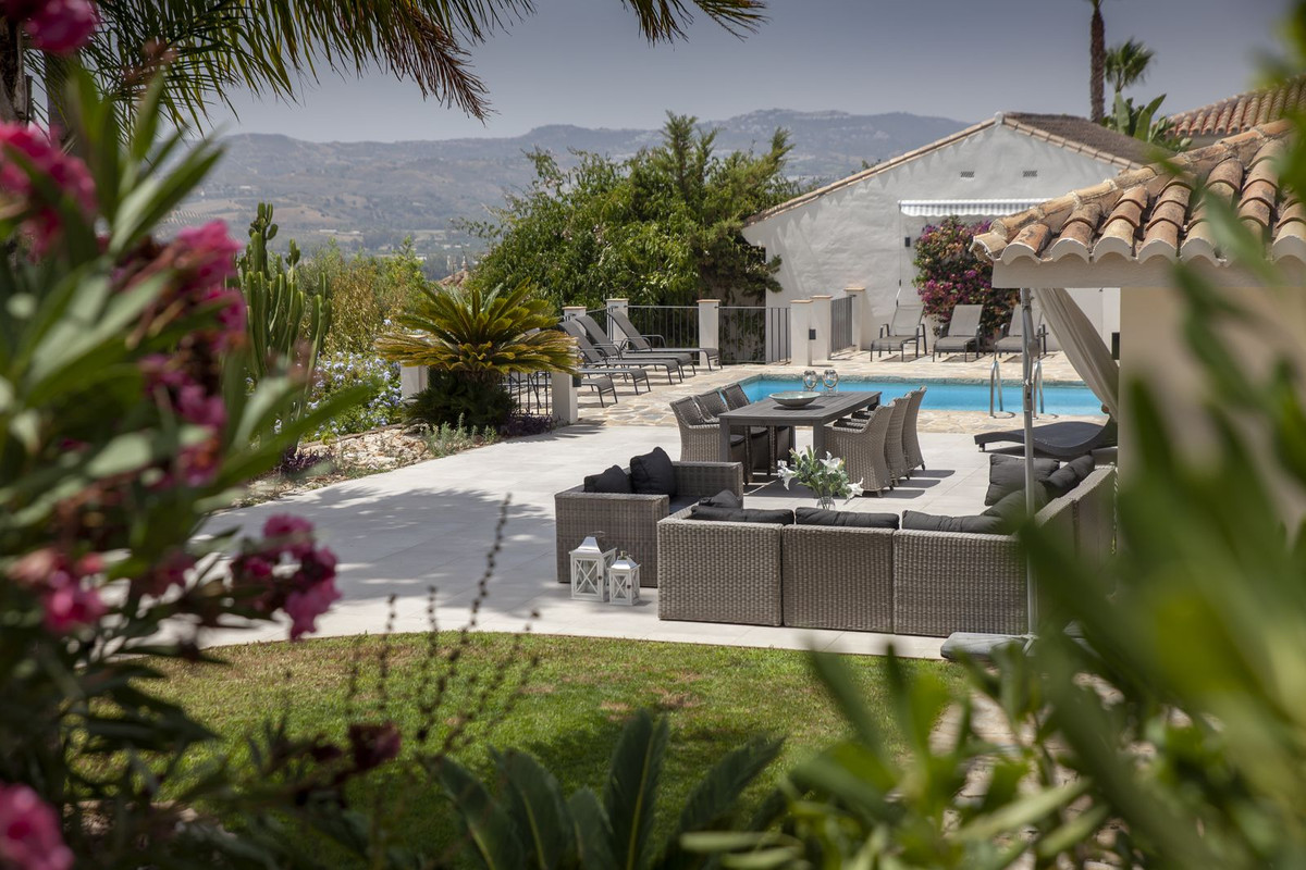 4 Bed Townhouse for sale in Sierrezuela Costa Del Sol, Málaga, Spain