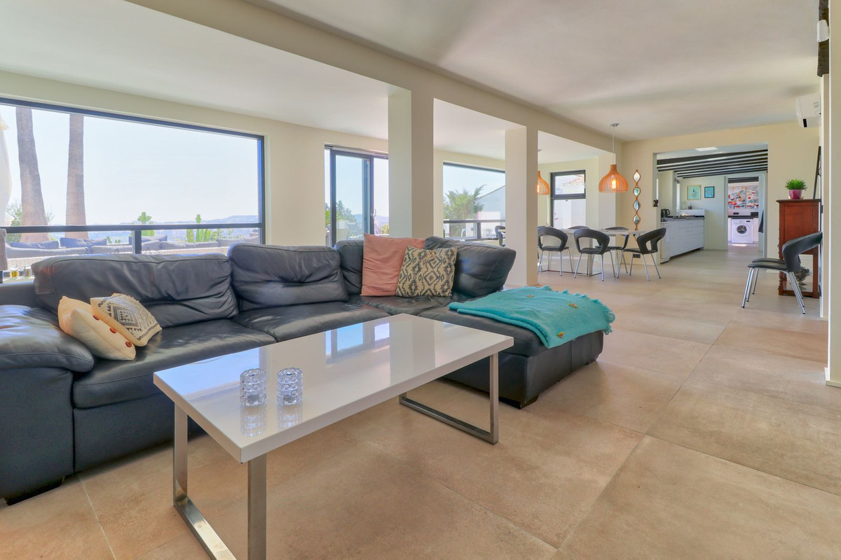 4 Bed Townhouse for sale in Sierrezuela Costa Del Sol, Málaga, Spain