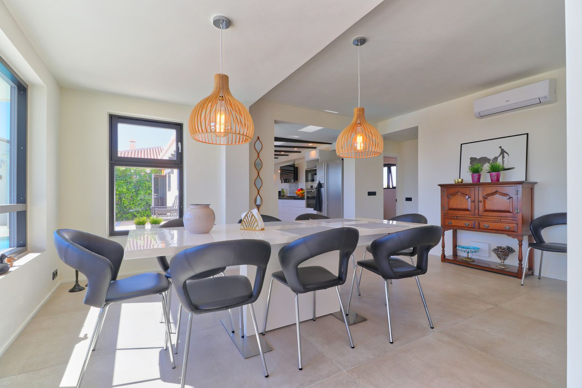 4 Bed Townhouse for sale in Sierrezuela Costa Del Sol, Málaga, Spain