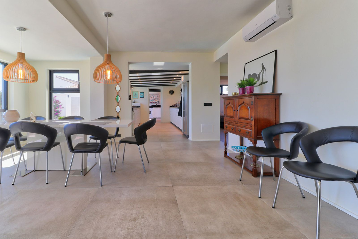 4 Bed Townhouse for sale in Sierrezuela Costa Del Sol, Málaga, Spain